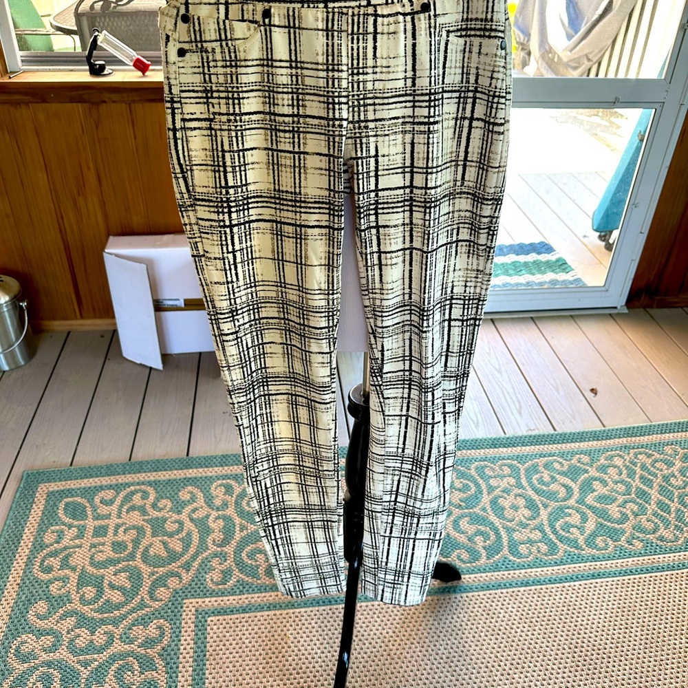 Black and white Liverpool straight leg stretch pants